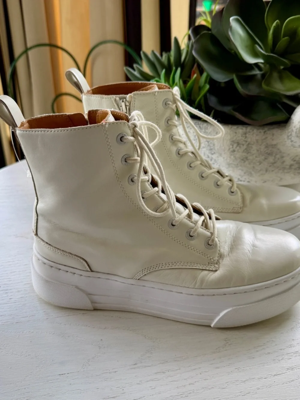 J/SLIDES, ANDRE, HI-TOP, LACE-UP SNEAKERS IN OFF-WHITE. SIZE 8 1/2